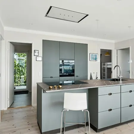 Architect-designed House With Sea Views Ferienhaus *