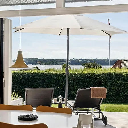 Architect-designed House With Sea Views *