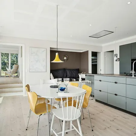 Architect-designed House With Sea Views Ferienhaus *