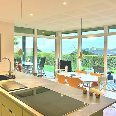 Architect-designed House With Sea Views *