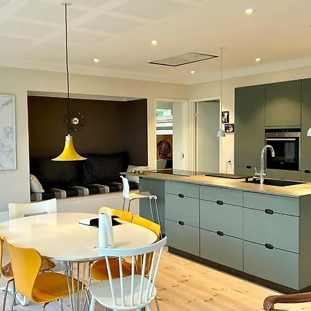 Architect-designed House With Sea Views Ferienhaus