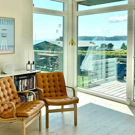 Ferienhaus Architect-designed House With Sea Views *