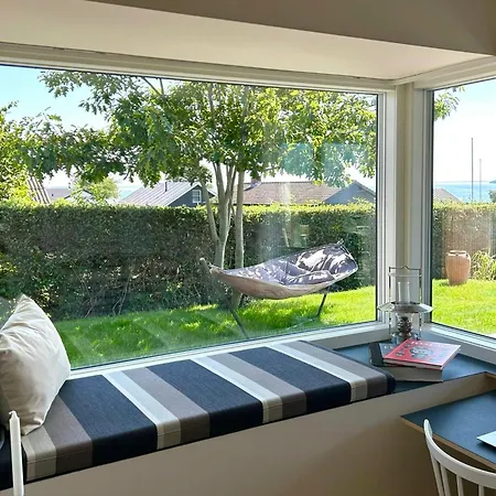 Architect-designed House With Sea Views Ferienhaus