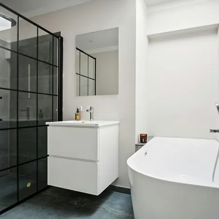 Ferienhaus Architect-designed House With Sea Views *