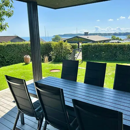 Architect-designed House With Sea Views *