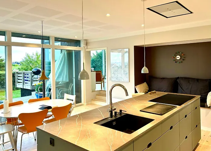 Architect-designed House With Sea Views *