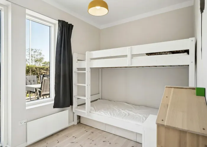 Architect-designed House With Sea Views *