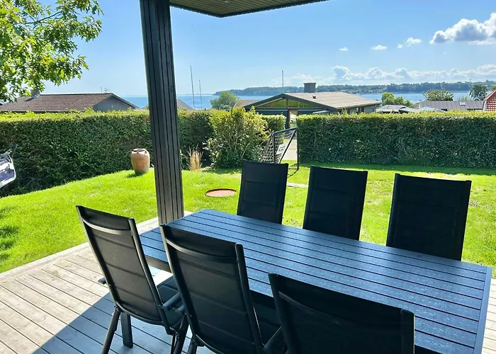 Architect-designed House With Sea Views *